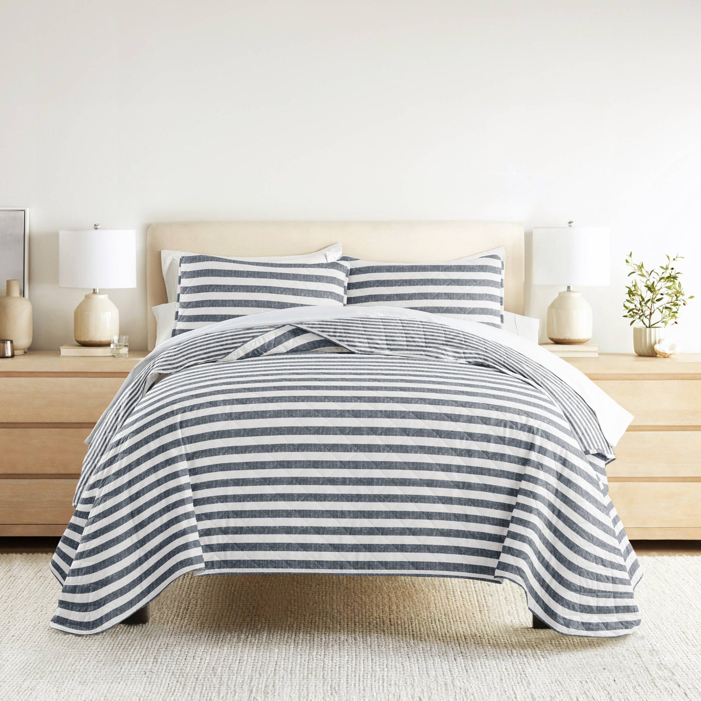Classic Stripe All Season Patterned Reversible Quilt Set: Natural / Full/Queen
