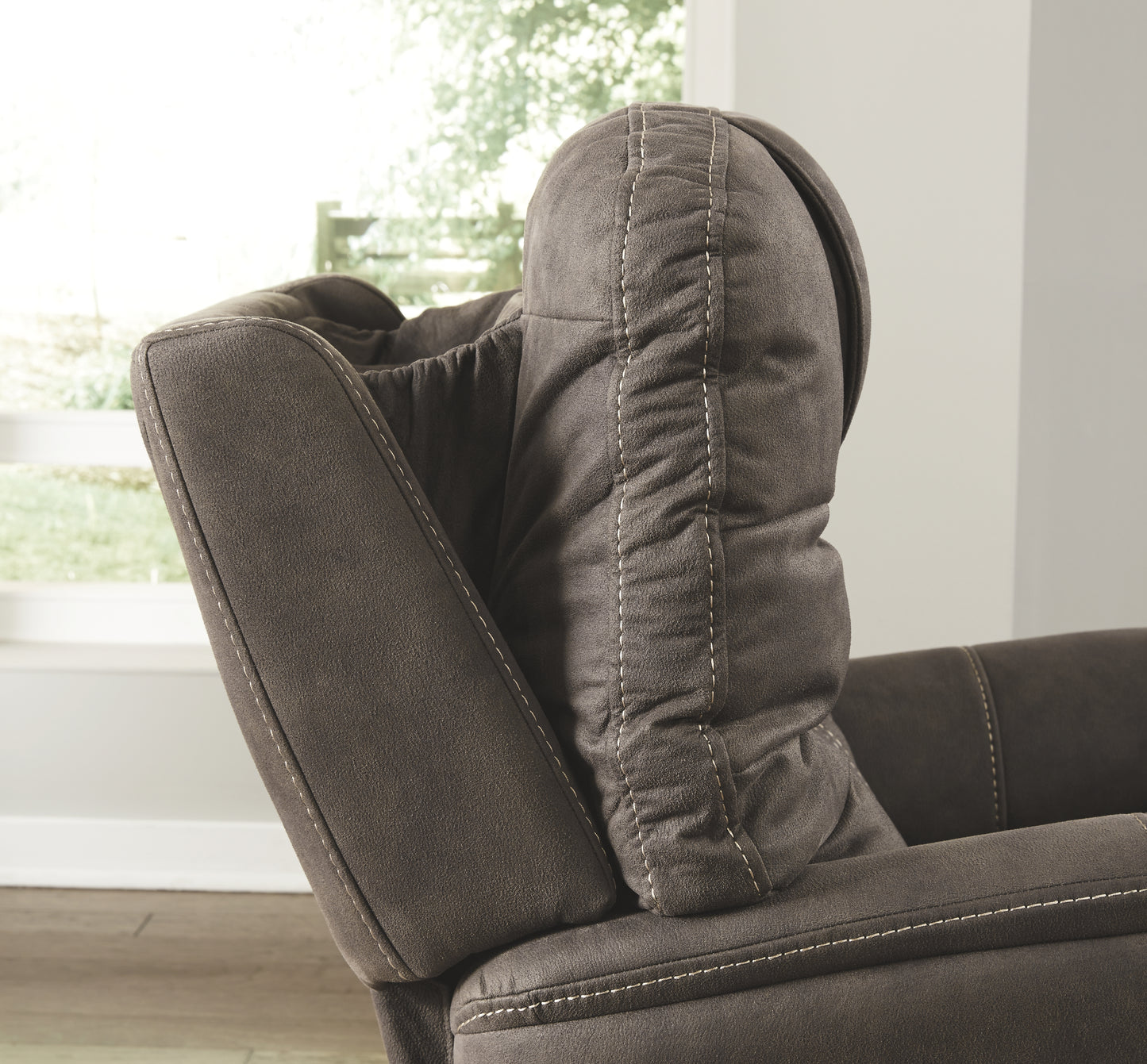 Ballister Power Lift Recliner - Ashley Furniture (5191175929994)