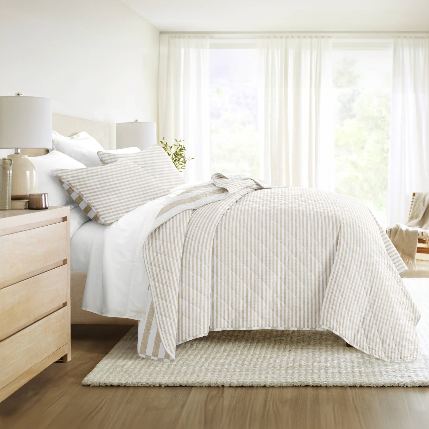 Classic Stripe All Season Patterned Reversible Quilt Set: Natural / King/Cal-King