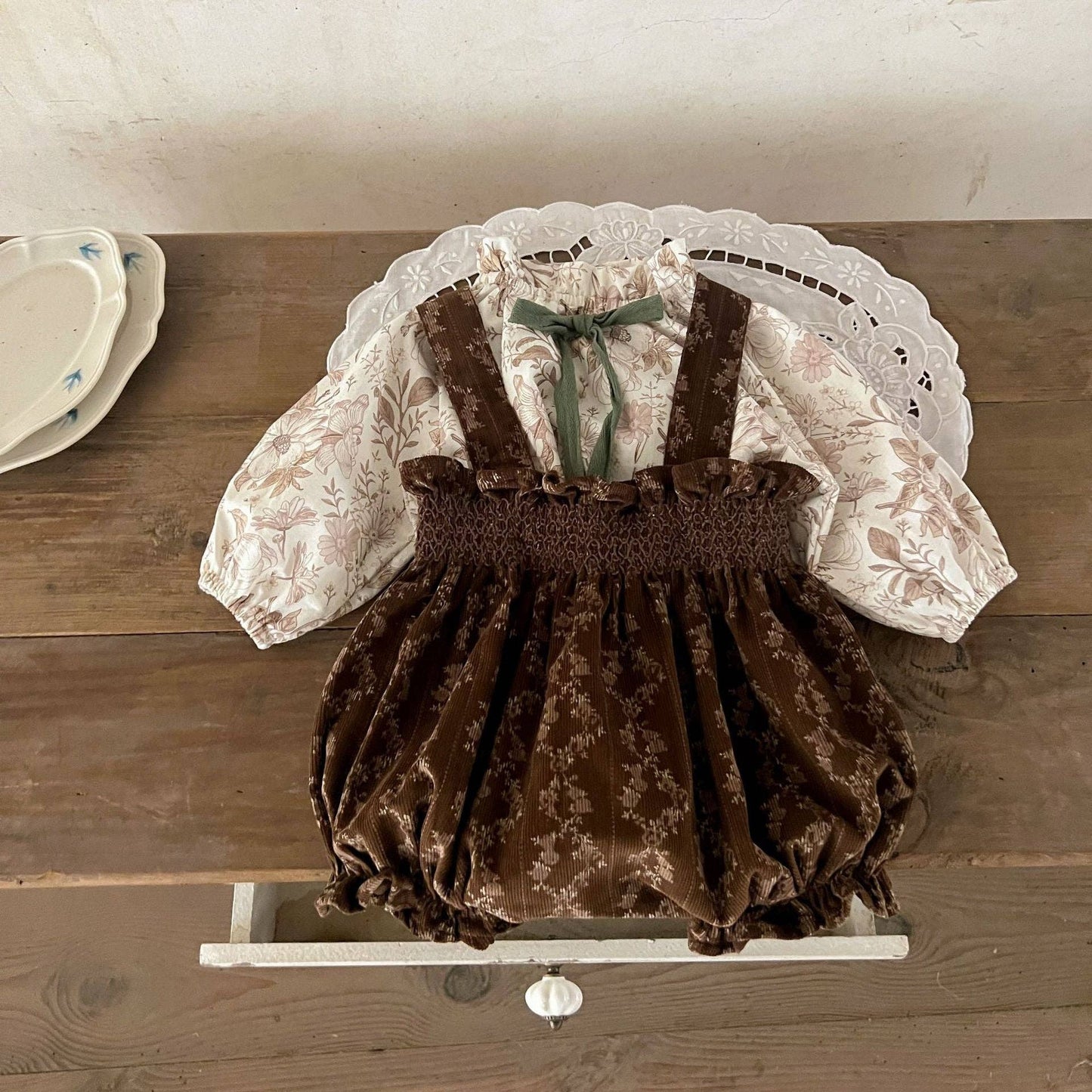 Arrival Autumn Baby Girls Vine Print Bow-Tied Long Sleeves Top And Vintage Strap Overalls Clothing Set: Beige / 66 (3-6M)
