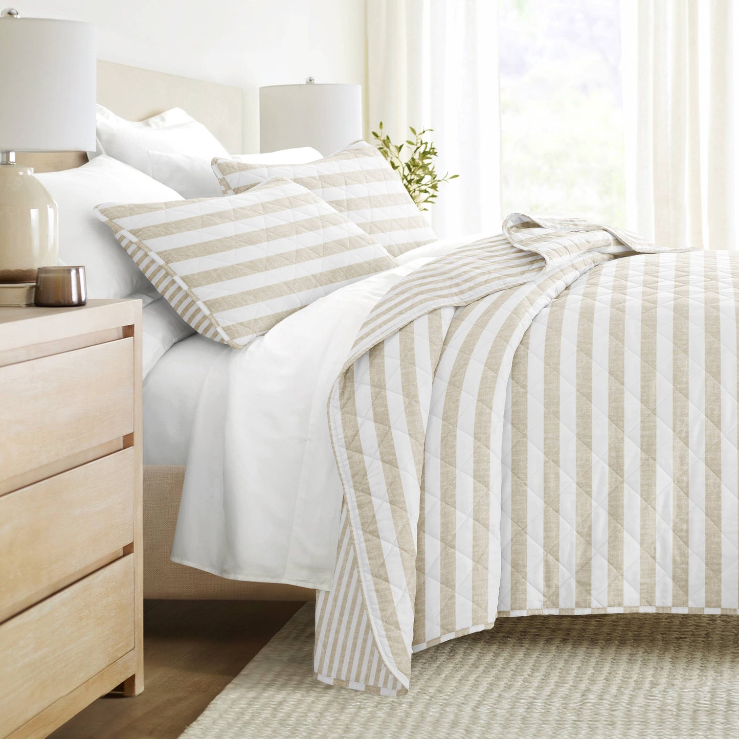 Classic Stripe All Season Patterned Reversible Quilt Set: Natural / King/Cal-King