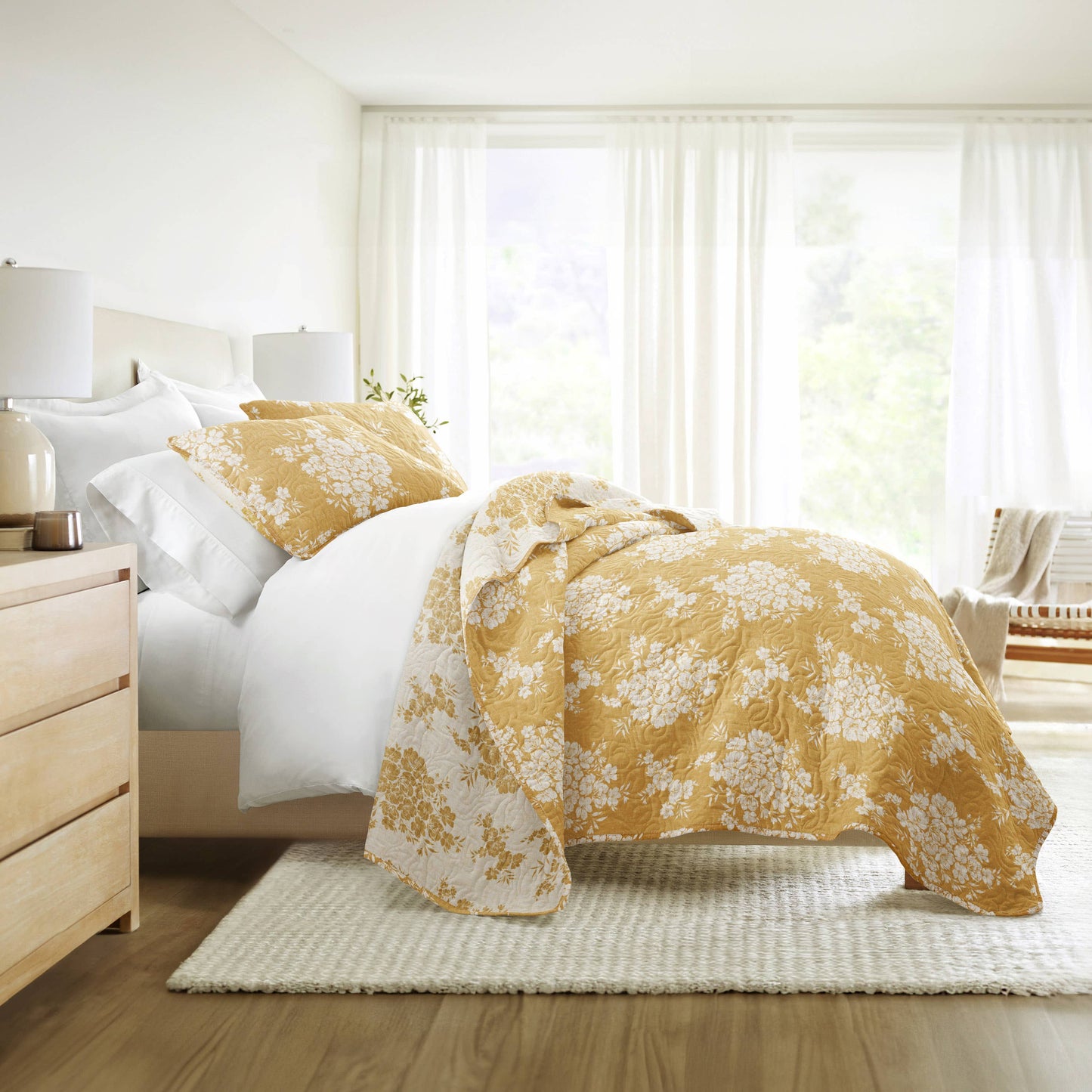 Distressed Bouquet All Season Patterned Reversible Quilt Set: Taupe / Full/Queen