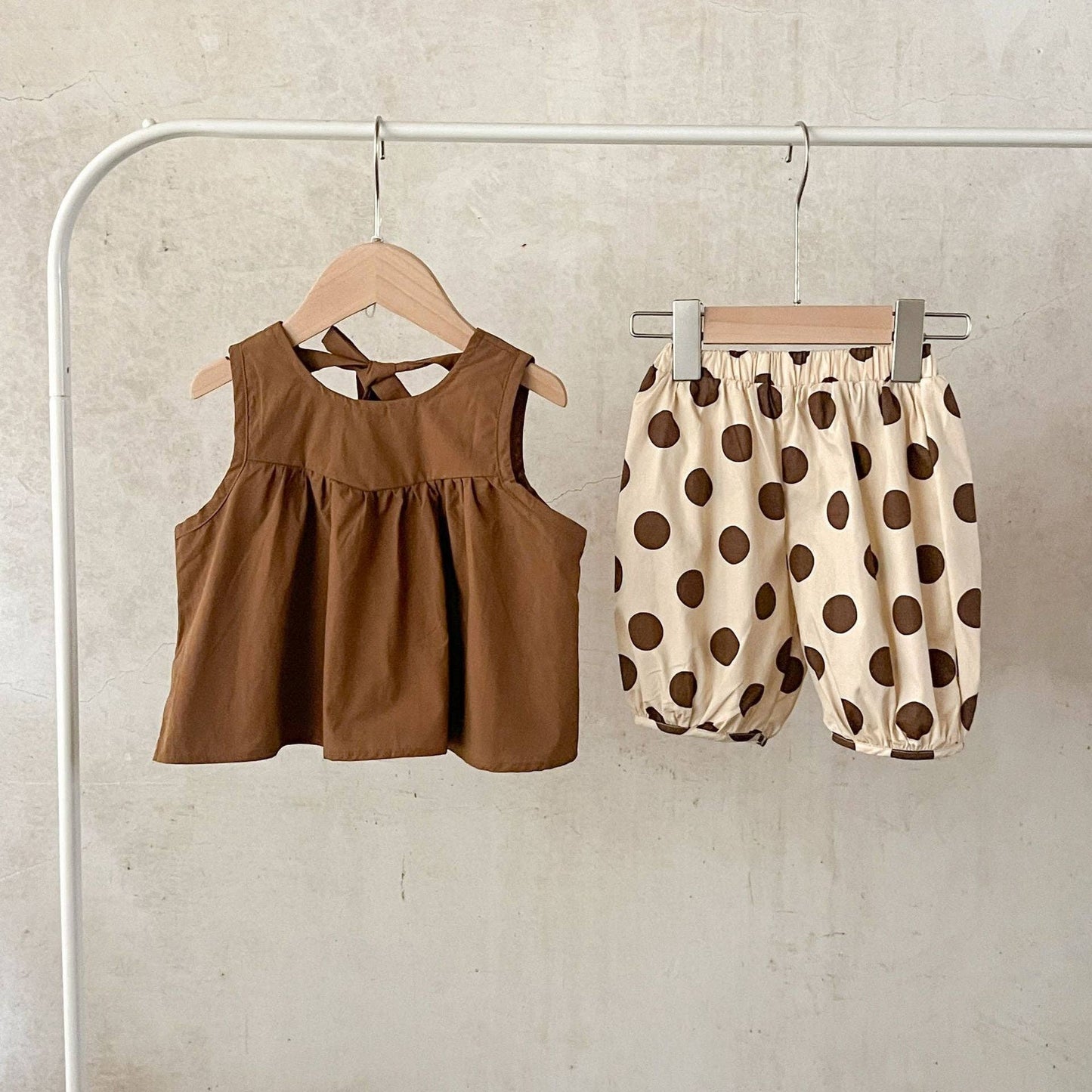 Summer Arrival Baby Girls Sleeveless Crew Neck Solid Color Top And Polka Dot Shorts Clothing Set: Green / 100 (2-3Y)