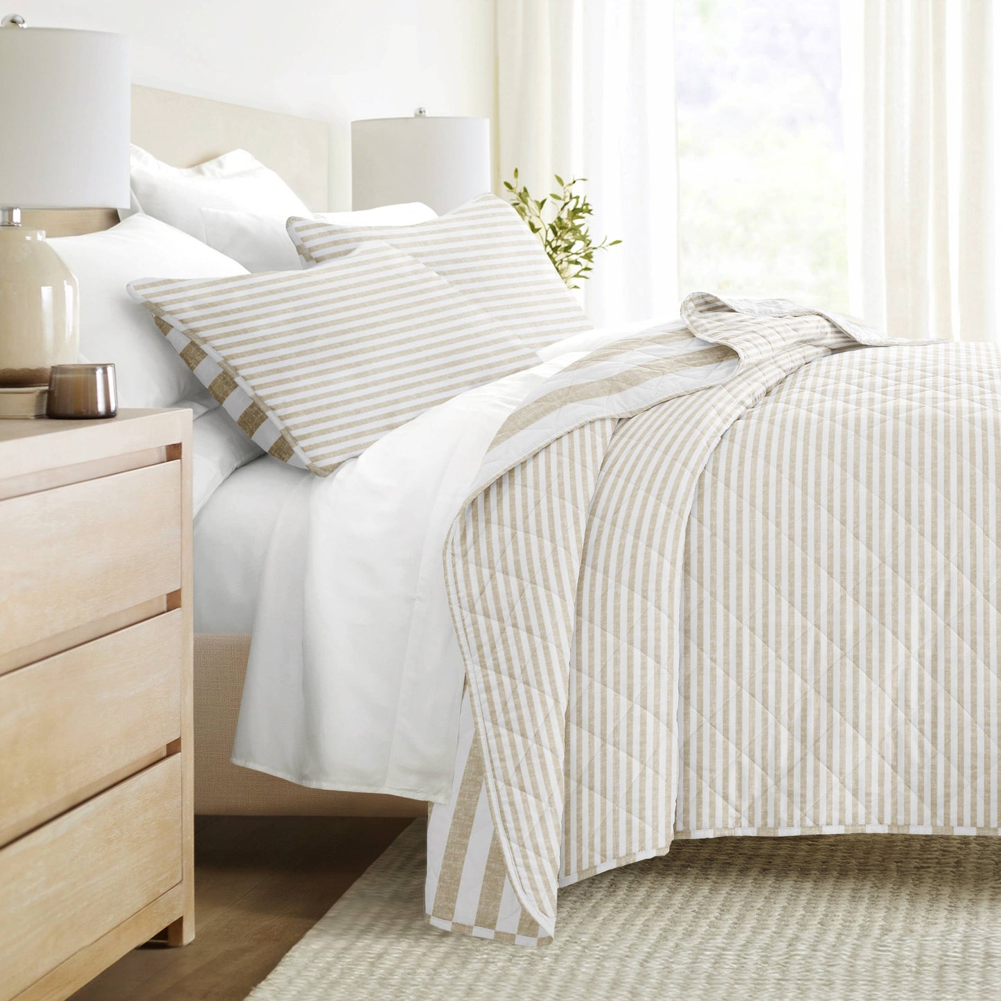 Classic Stripe All Season Patterned Reversible Quilt Set: Natural / King/Cal-King