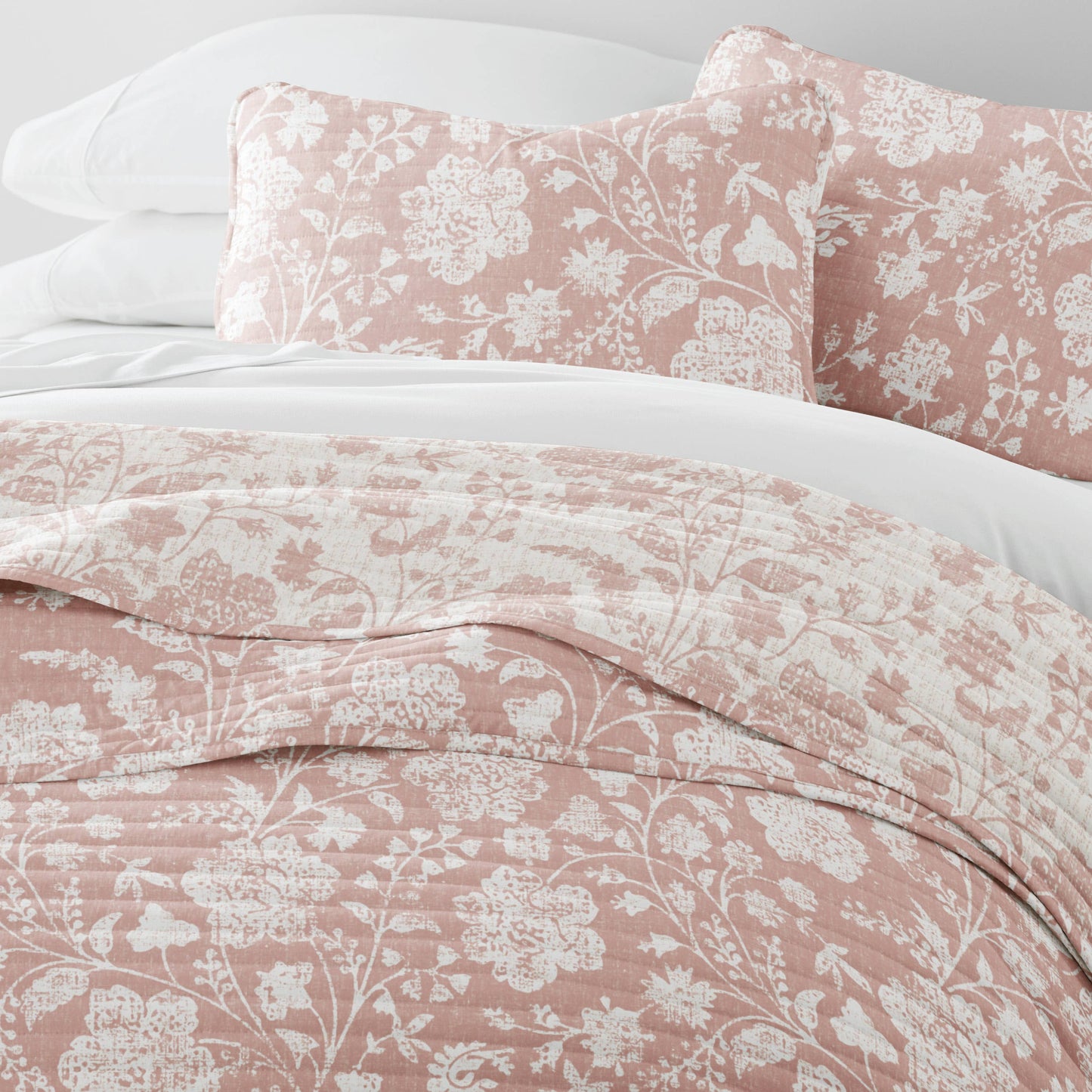 Textured Floral All Season Patterned Reversible Quilt Set: Rose / Full/Queen