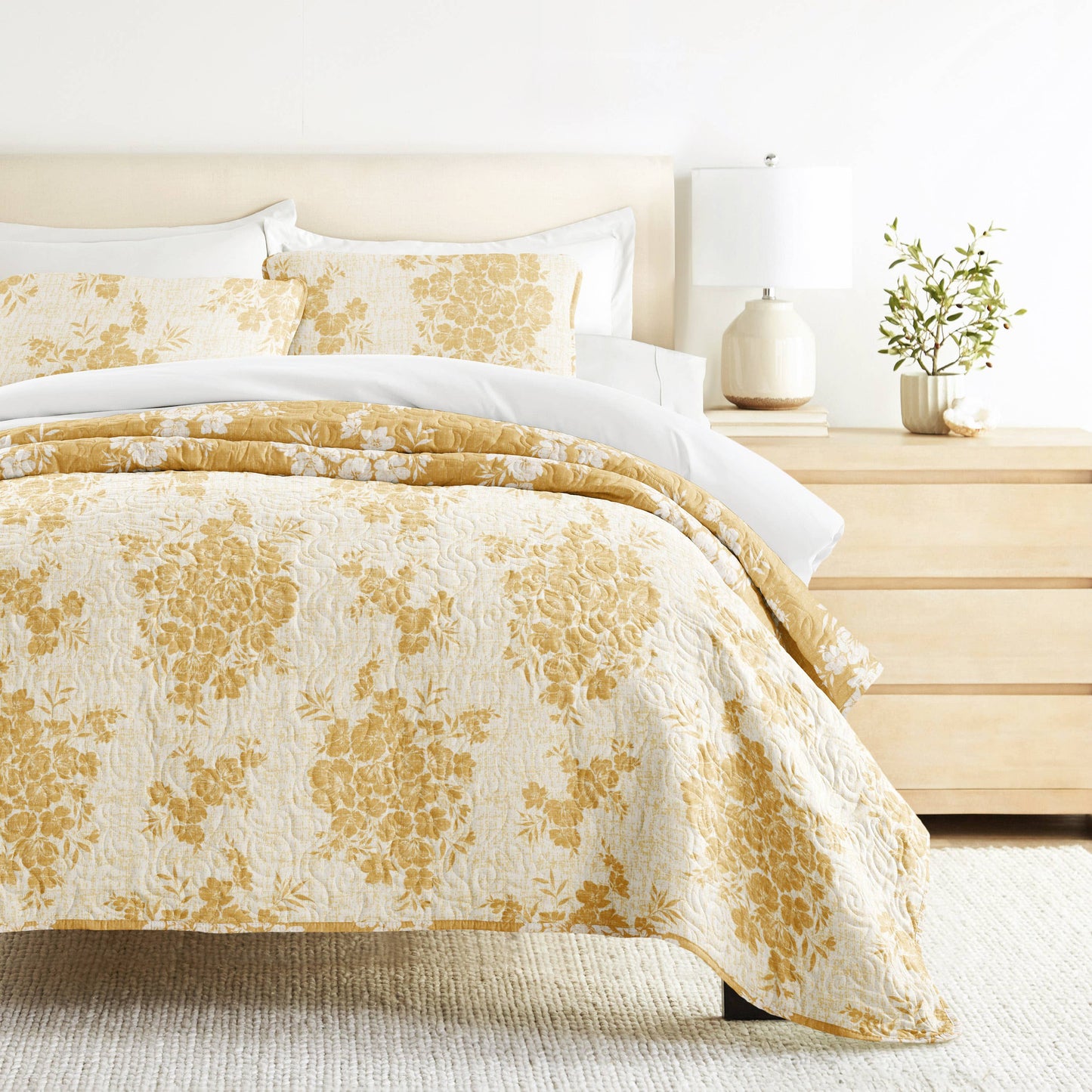 Distressed Bouquet All Season Patterned Reversible Quilt Set: Taupe / Full/Queen
