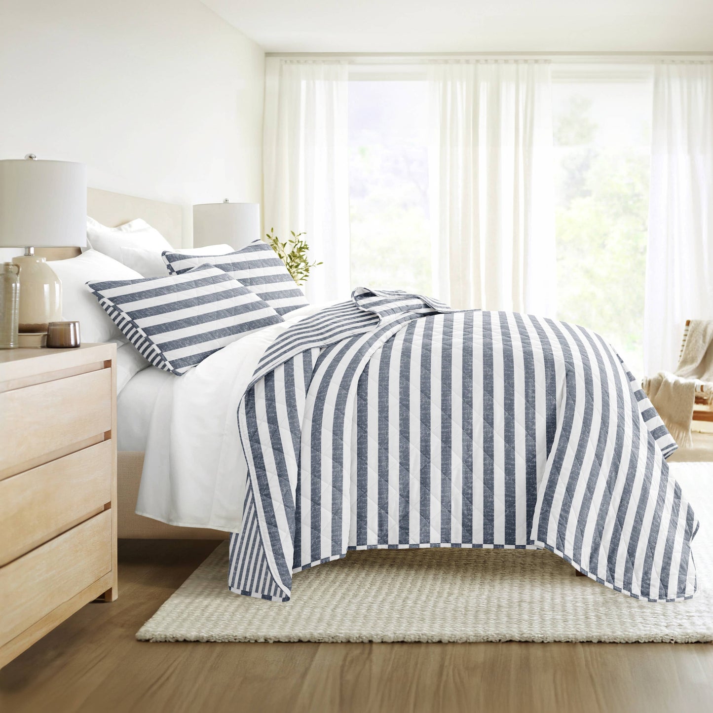 Classic Stripe All Season Patterned Reversible Quilt Set: Natural / Full/Queen