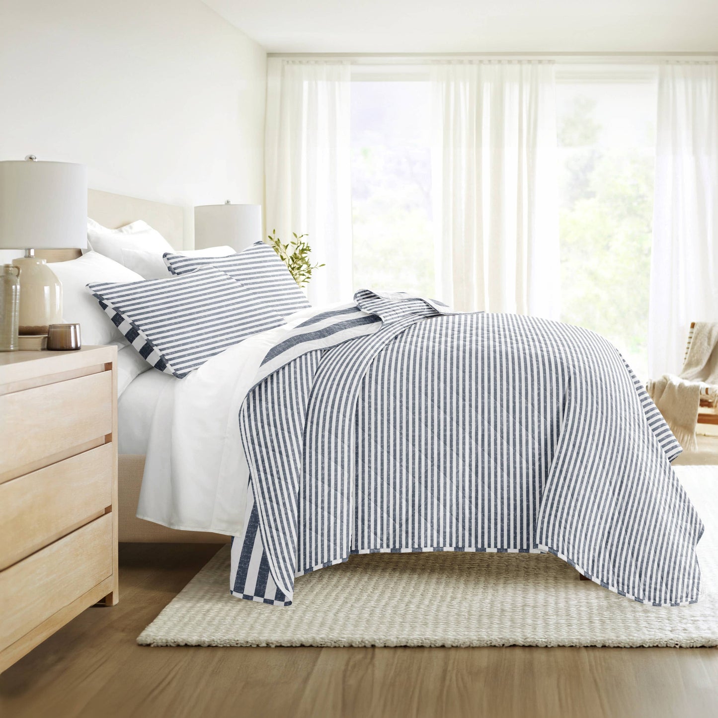 Classic Stripe All Season Patterned Reversible Quilt Set: Natural / Twin/TwinXL
