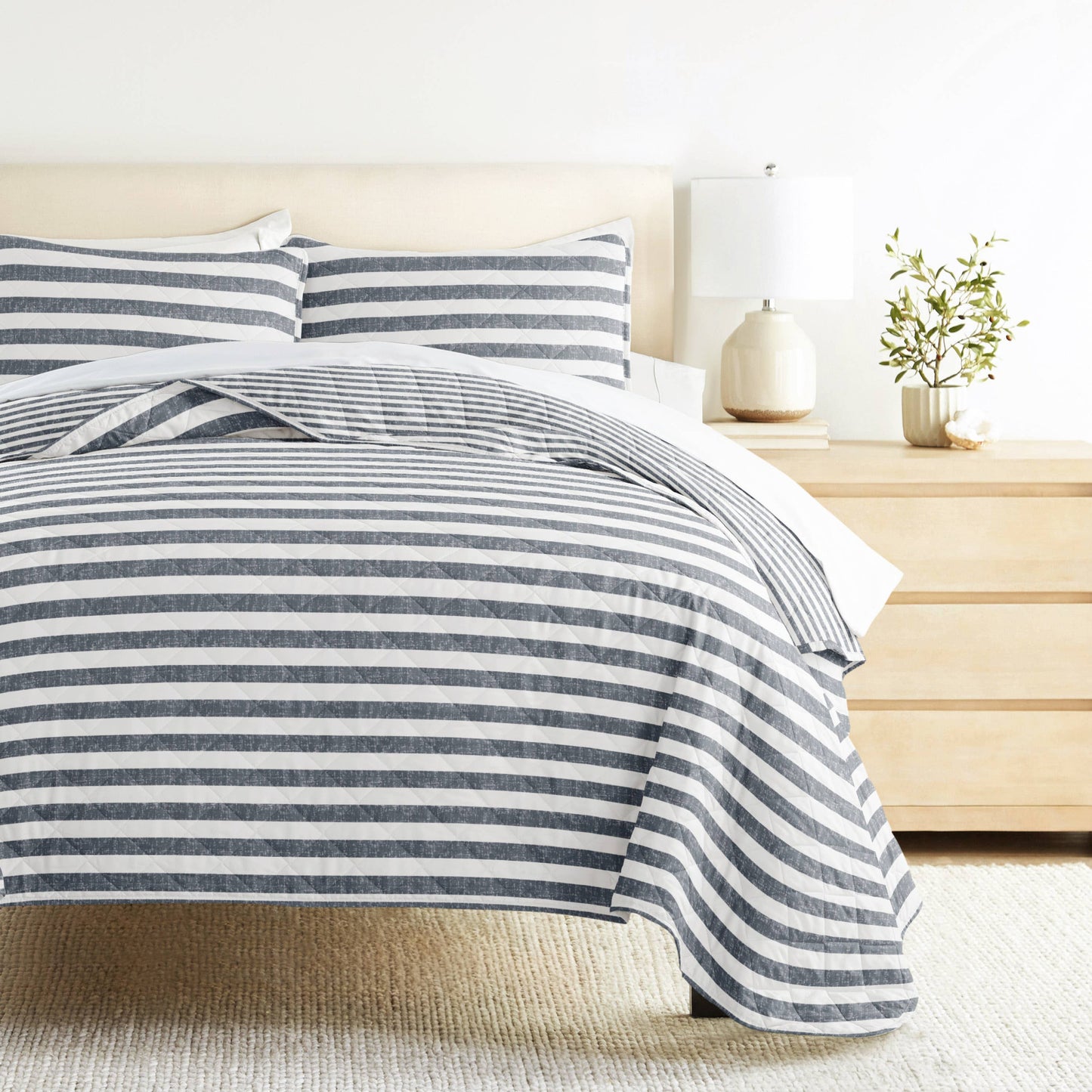 Classic Stripe All Season Patterned Reversible Quilt Set: Natural / King/Cal-King