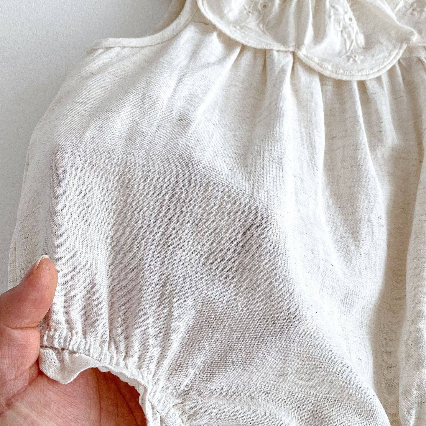 Summer Baby Girls Solid Color Simple Floral Embroidery Sleeveless bodysuit: White / 90 (12-24M)