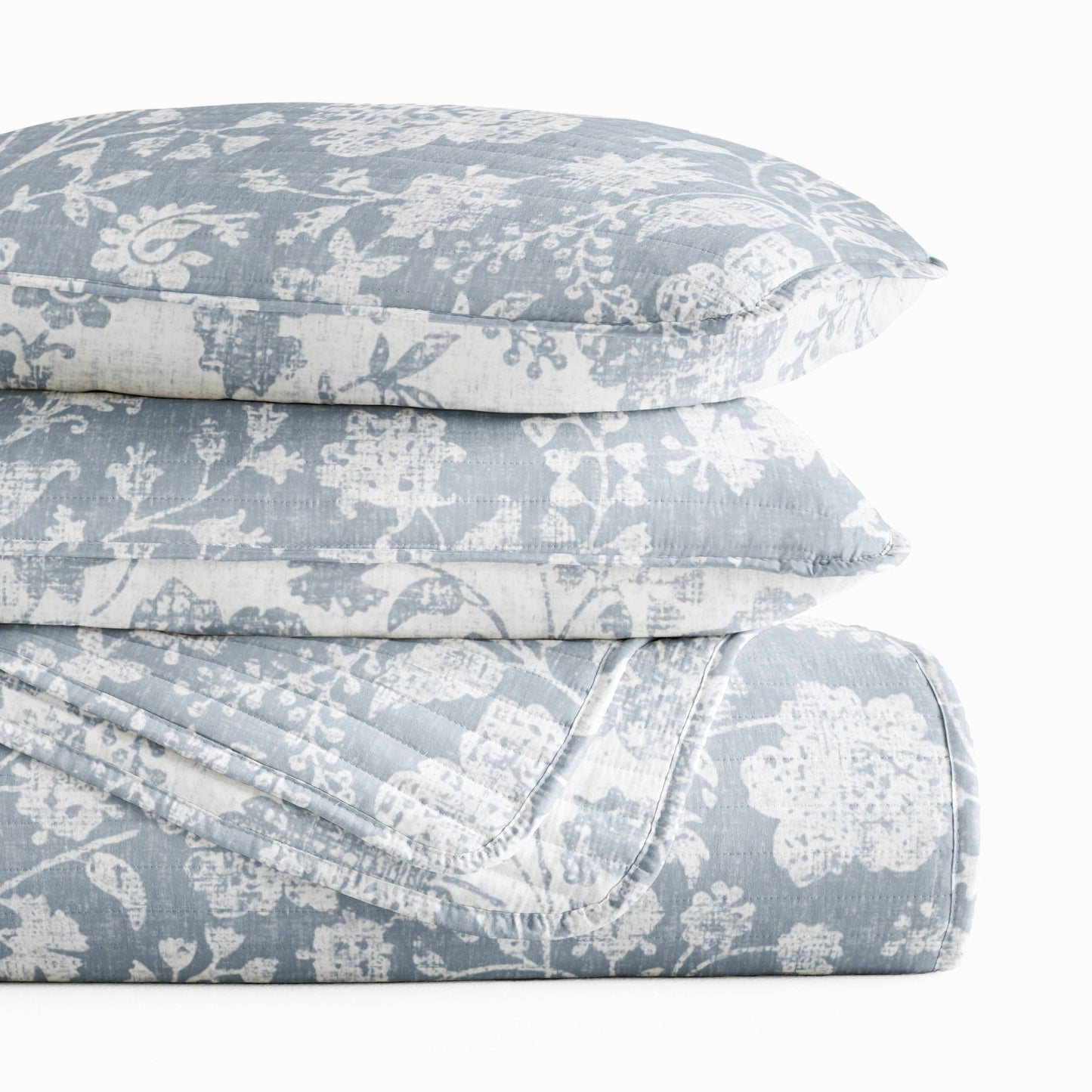 Textured Floral All Season Patterned Reversible Quilt Set: Rose / Full/Queen