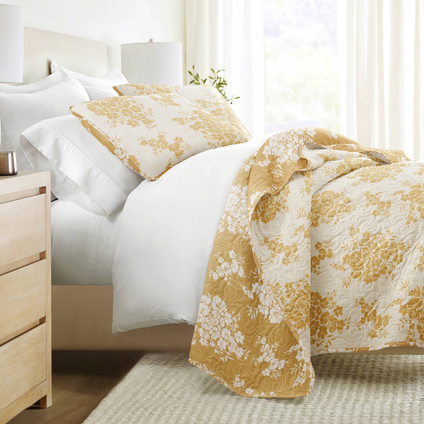 Distressed Bouquet All Season Patterned Reversible Quilt Set: Taupe / Full/Queen