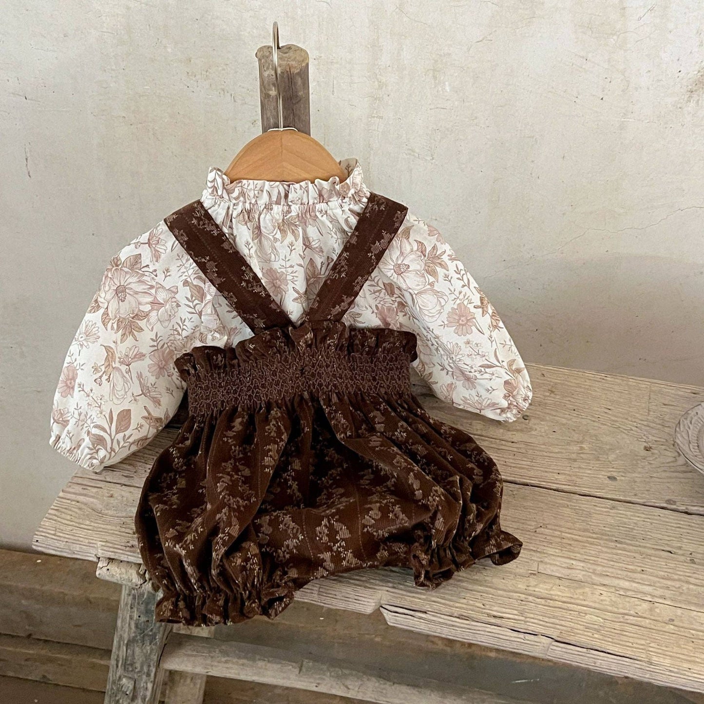 Arrival Autumn Baby Girls Vine Print Bow-Tied Long Sleeves Top And Vintage Strap Overalls Clothing Set: Beige / 80 (9-12M)