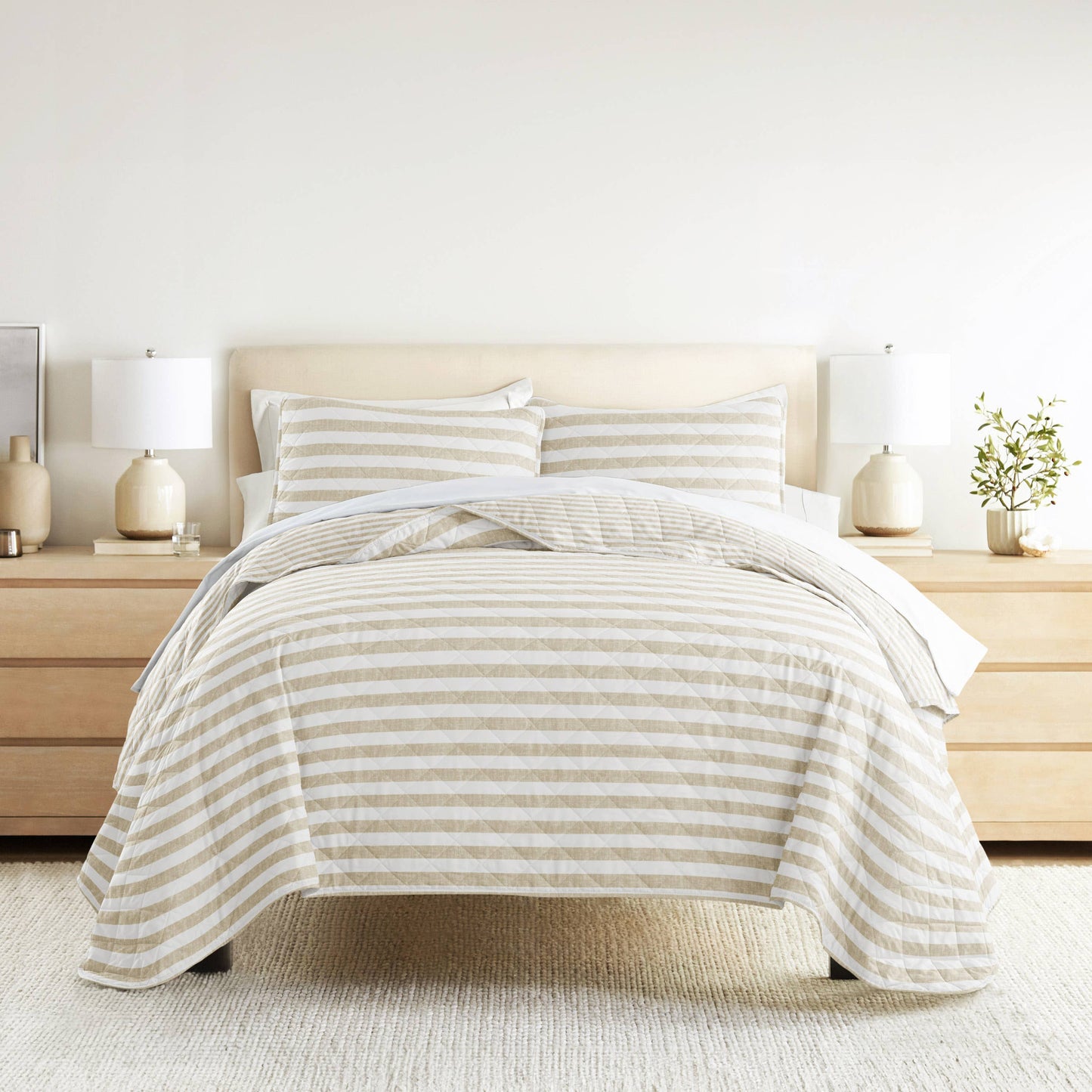 Classic Stripe All Season Patterned Reversible Quilt Set: Natural / King/Cal-King