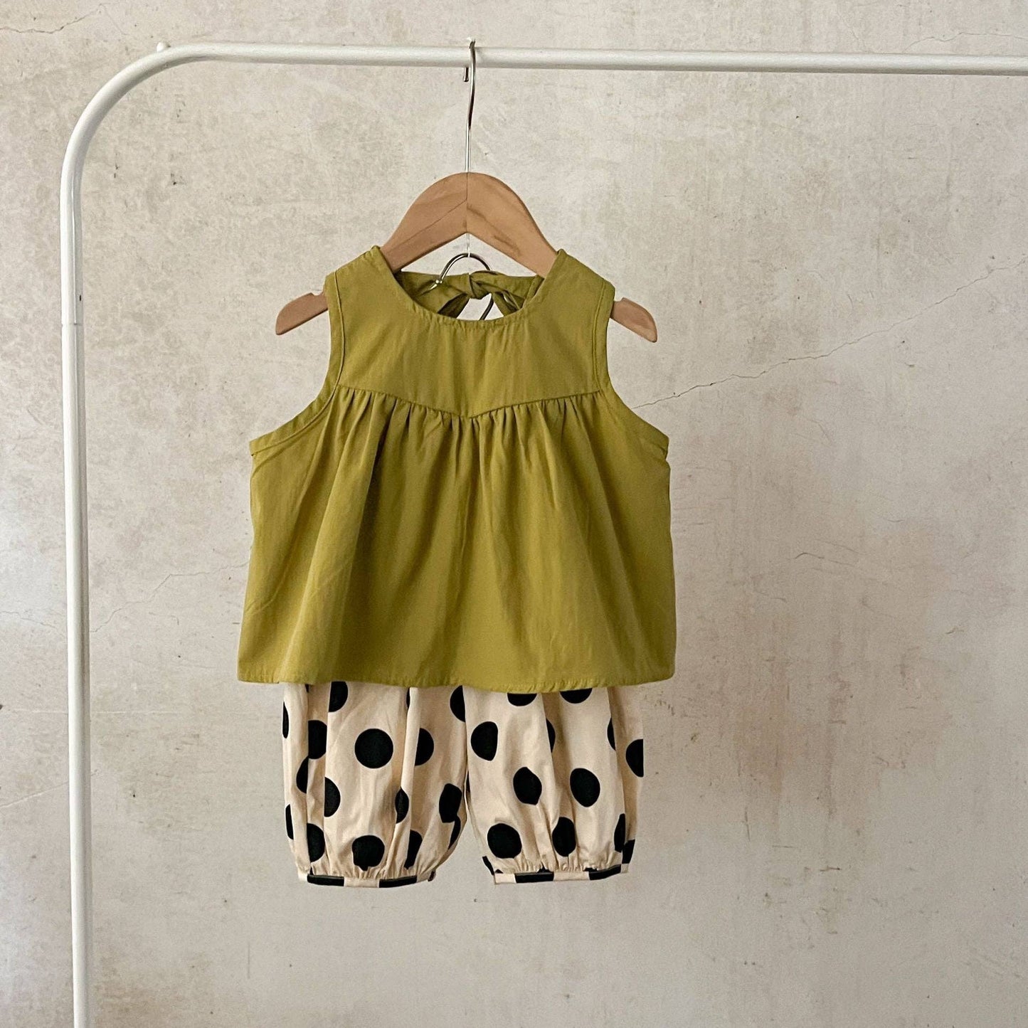 Summer Arrival Baby Girls Sleeveless Crew Neck Solid Color Top And Polka Dot Shorts Clothing Set: Green / 73 (6-9M)