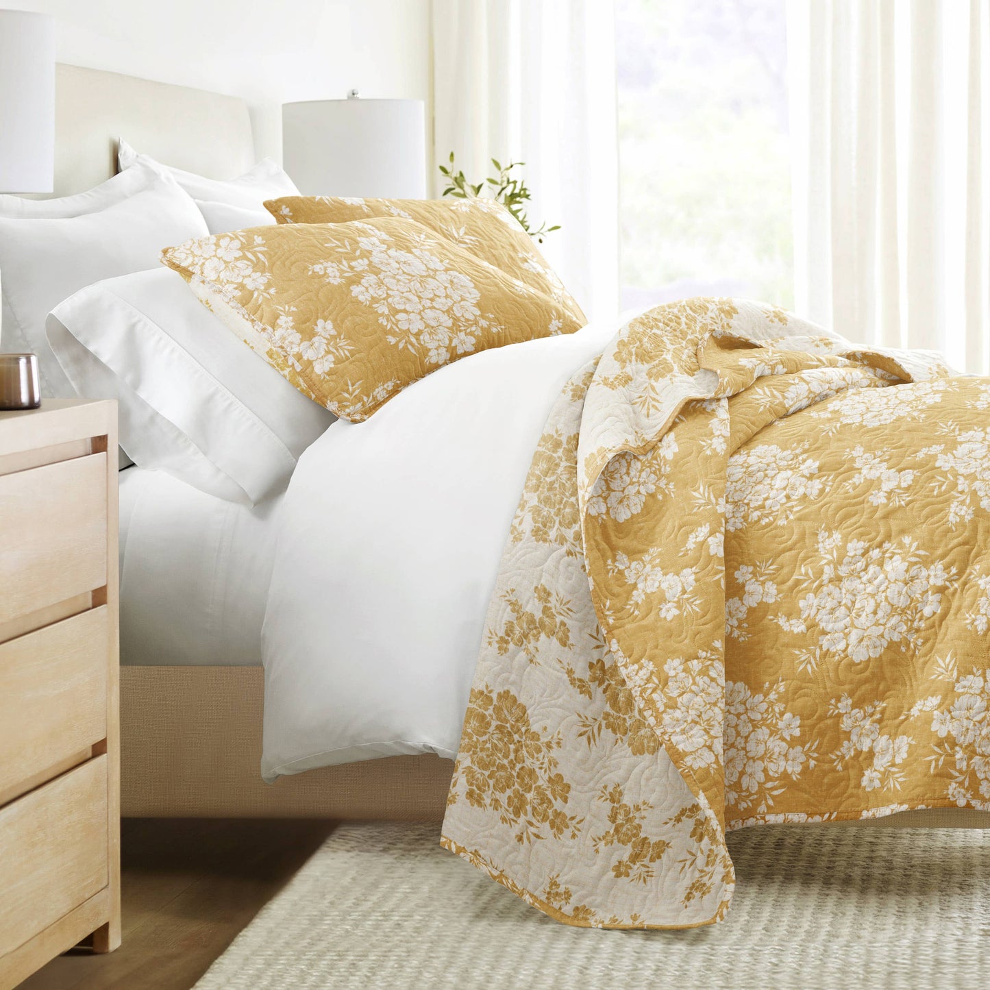 Distressed Bouquet All Season Patterned Reversible Quilt Set: Taupe / Full/Queen