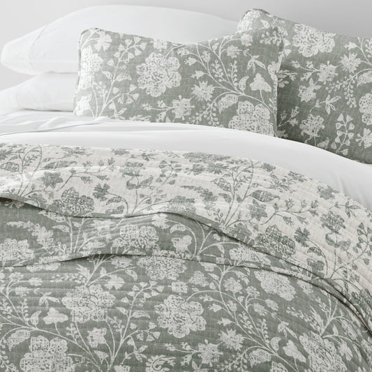 Textured Floral All Season Patterned Reversible Quilt Set: Eucalyptus / King/Cal-King