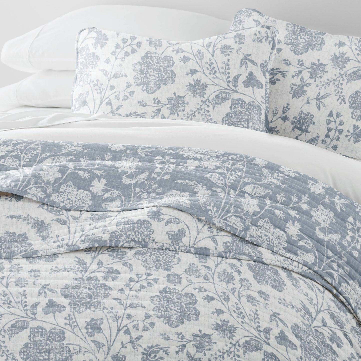 Textured Floral All Season Patterned Reversible Quilt Set: Rose / Twin/TwinXL