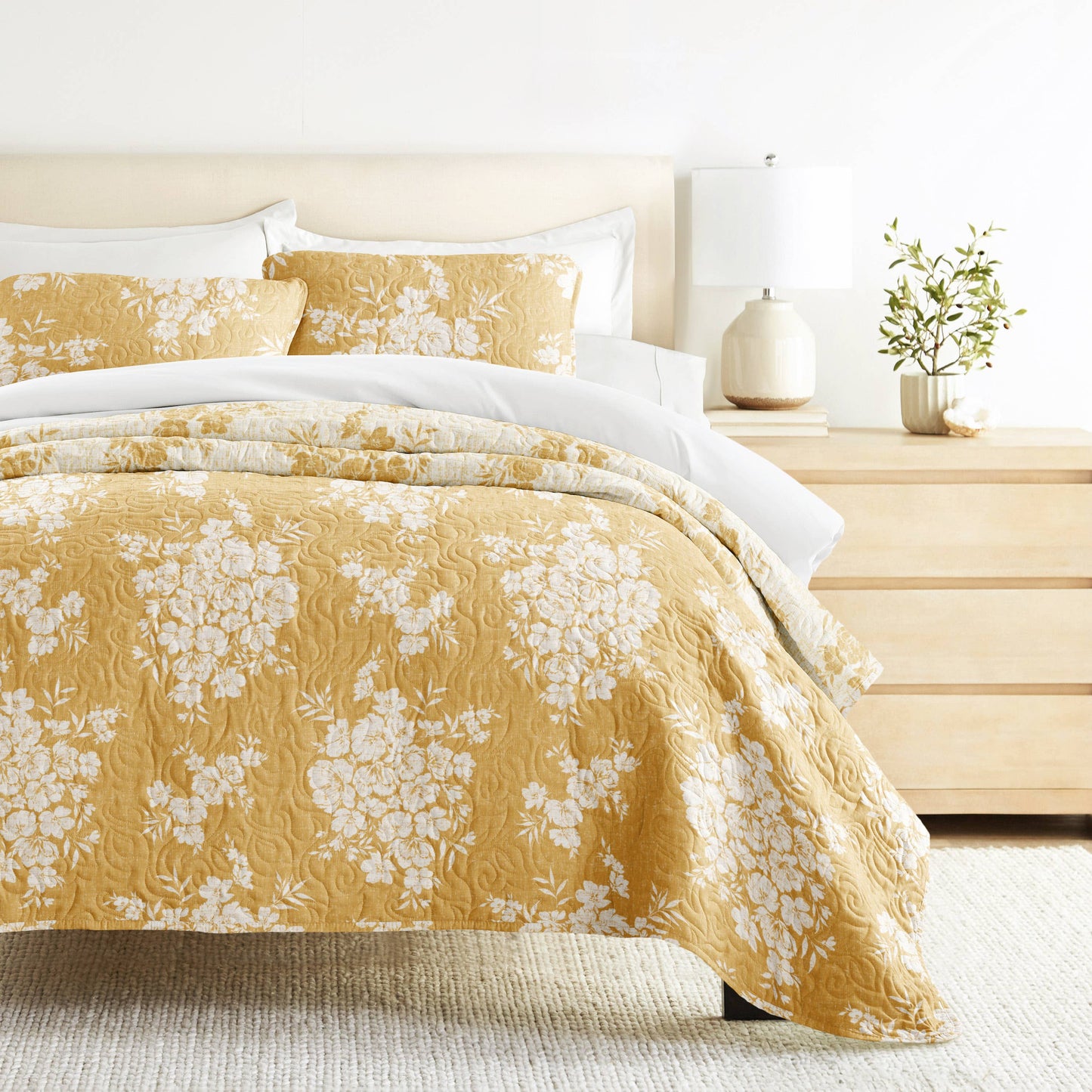 Distressed Bouquet All Season Patterned Reversible Quilt Set: Taupe / Full/Queen