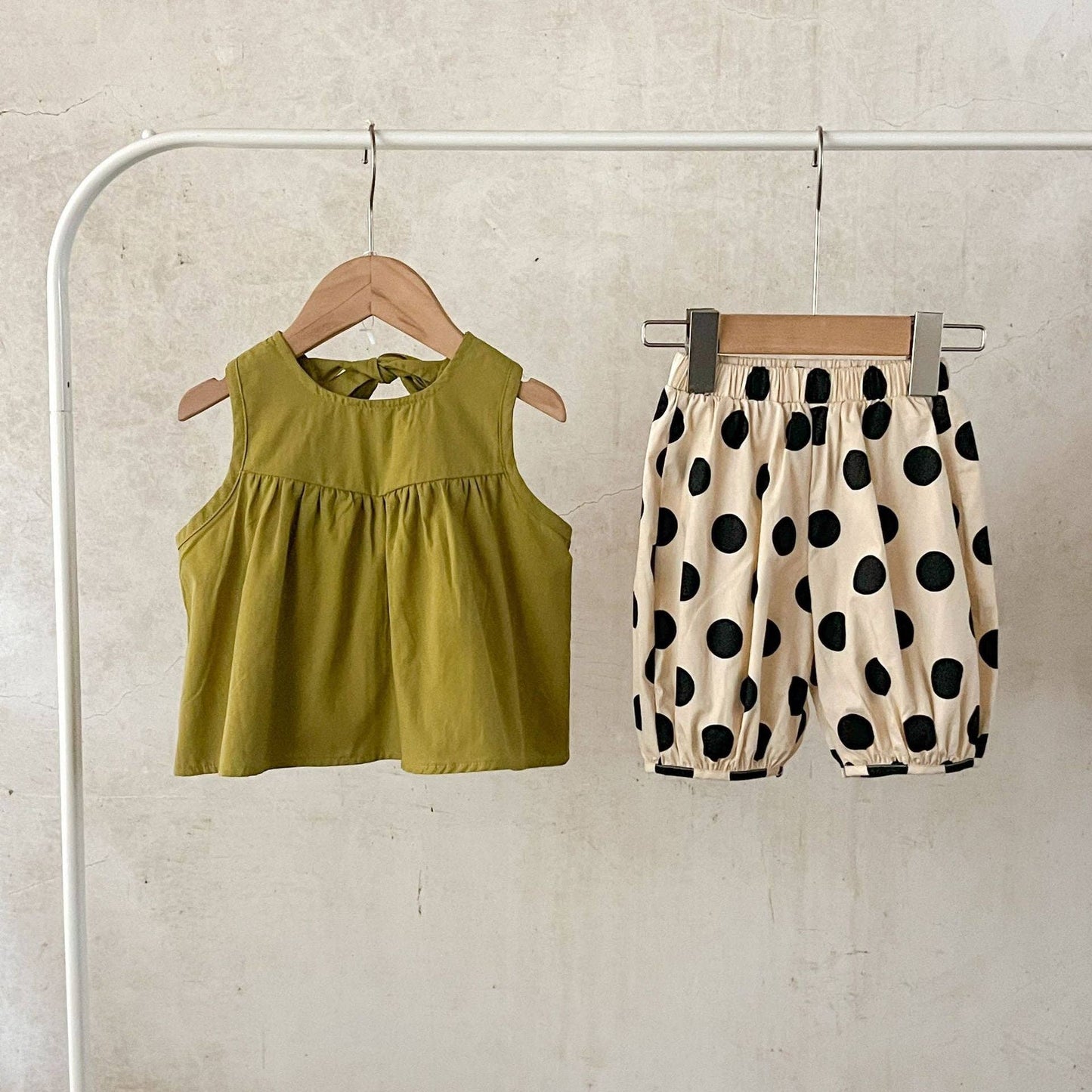 Summer Arrival Baby Girls Sleeveless Crew Neck Solid Color Top And Polka Dot Shorts Clothing Set: Coffee / 73 (6-9M)