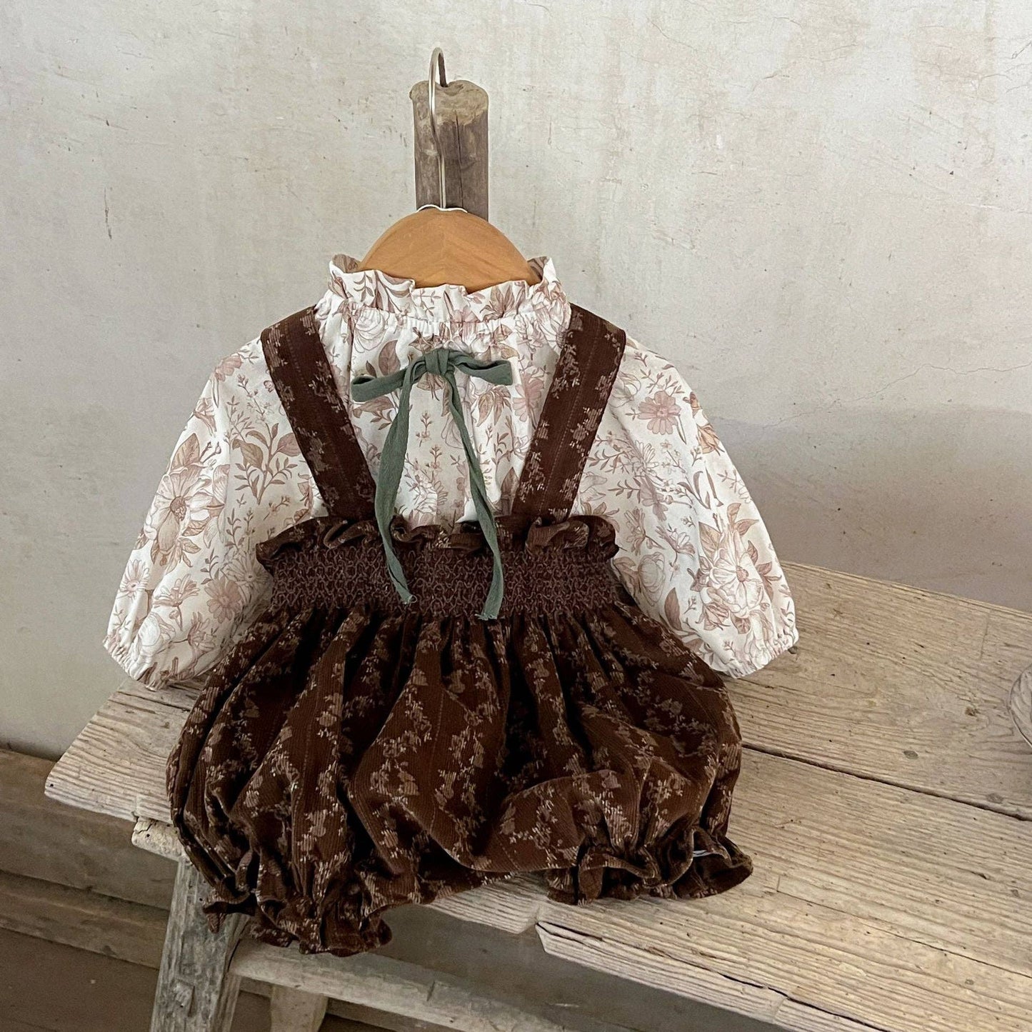 Arrival Autumn Baby Girls Vine Print Bow-Tied Long Sleeves Top And Vintage Strap Overalls Clothing Set: Beige / 90 (12-24M)