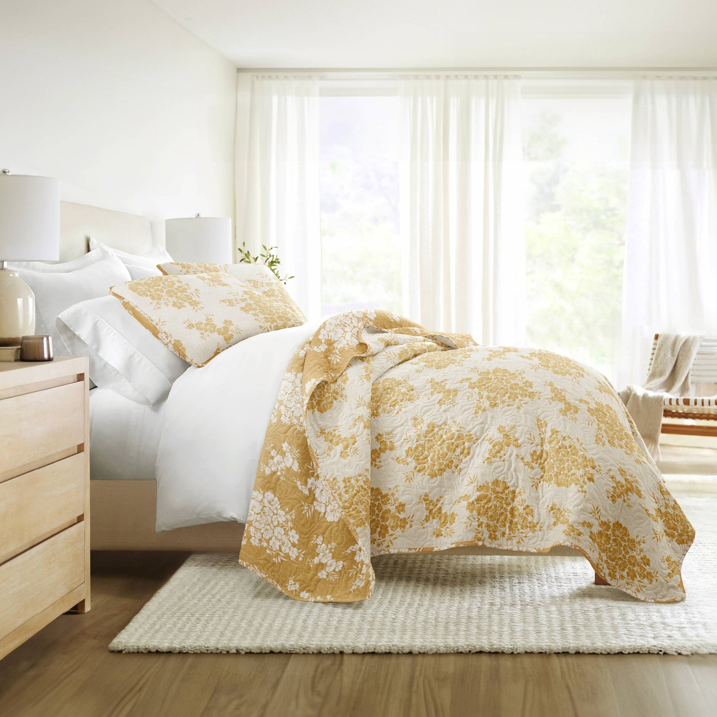 Distressed Bouquet All Season Patterned Reversible Quilt Set: Taupe / Full/Queen