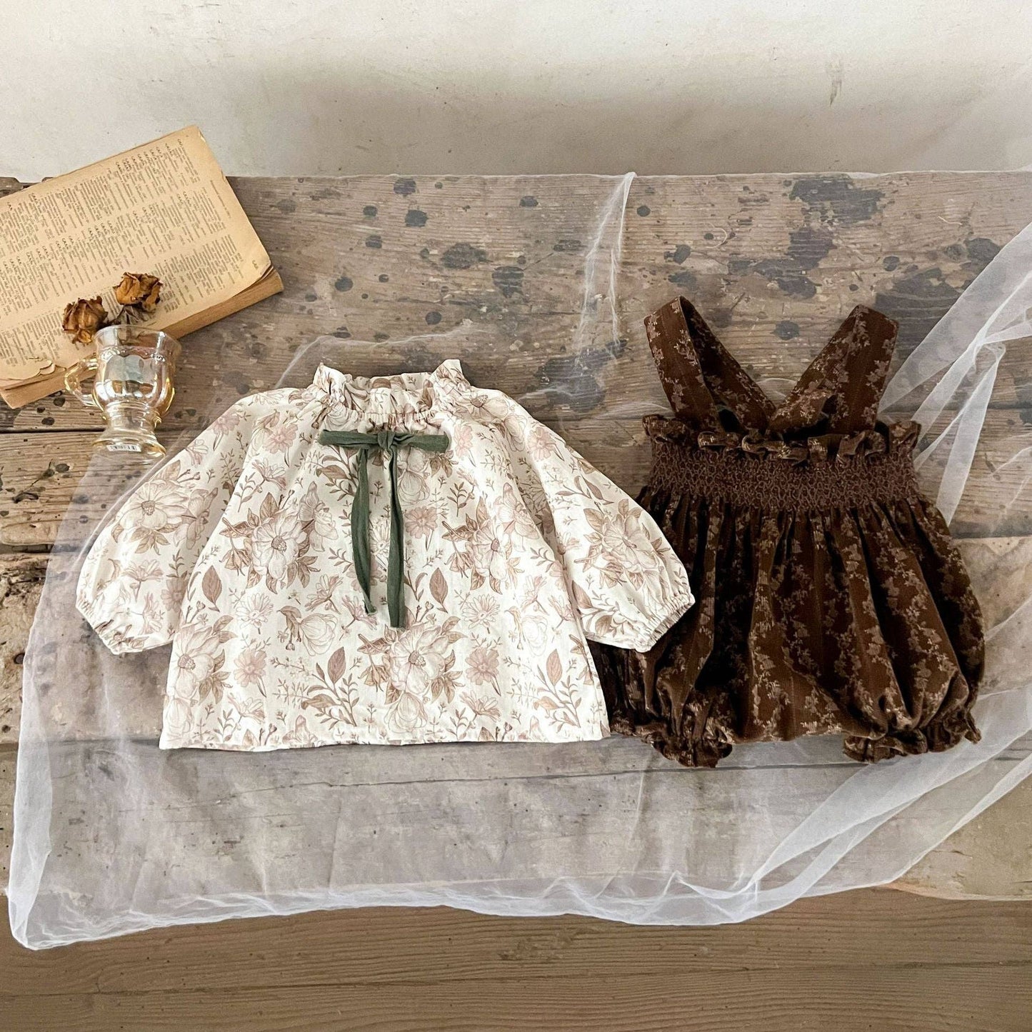 Arrival Autumn Baby Girls Vine Print Bow-Tied Long Sleeves Top And Vintage Strap Overalls Clothing Set: Beige / 90 (12-24M)