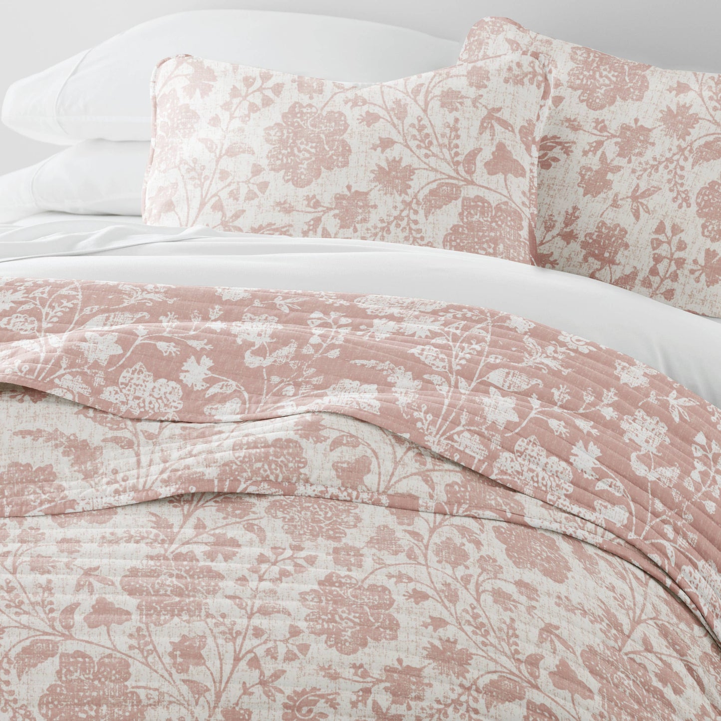 Textured Floral All Season Patterned Reversible Quilt Set: Eucalyptus / King/Cal-King