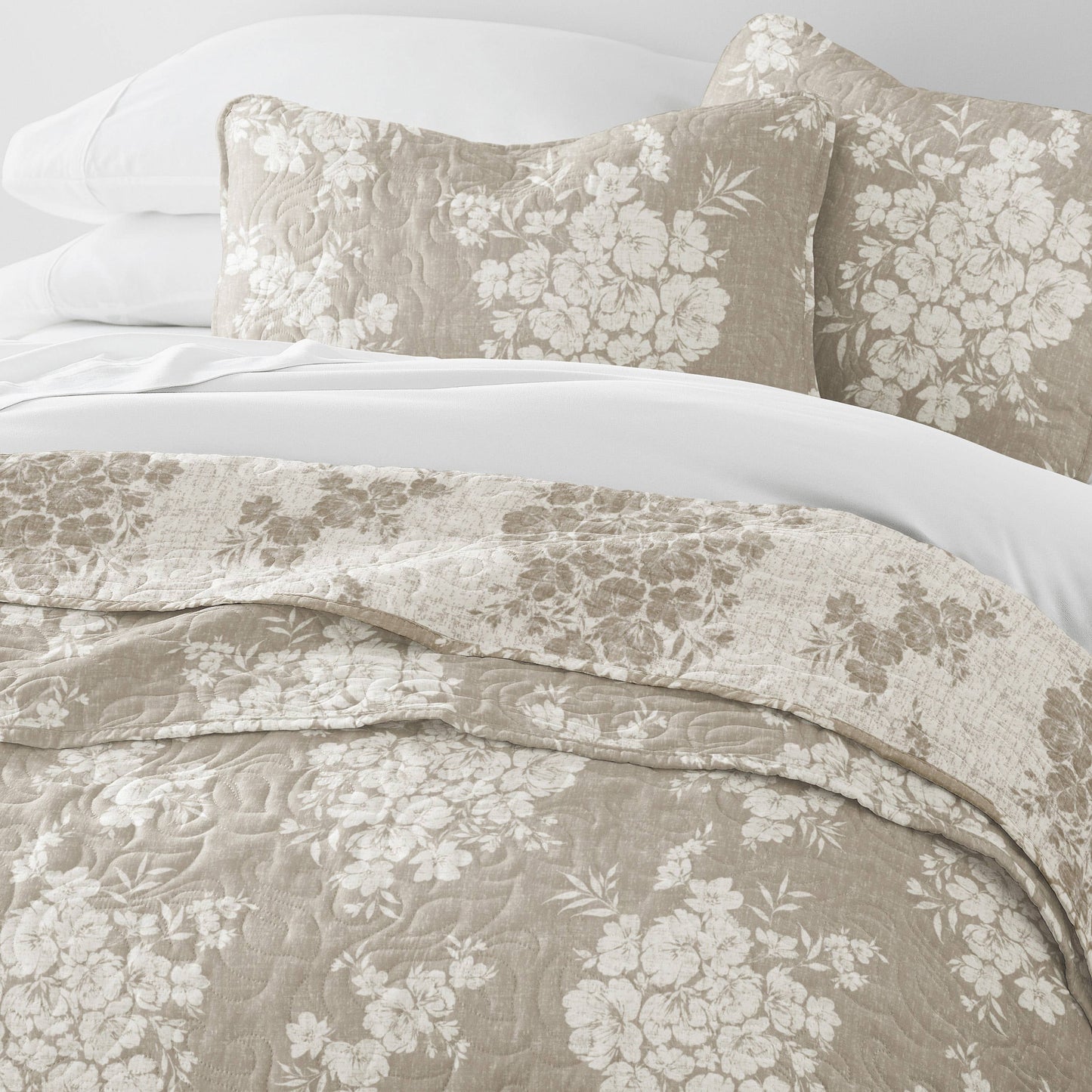 Distressed Bouquet All Season Patterned Reversible Quilt Set: Taupe / Full/Queen